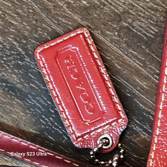 COACH F15142 Patent Leather Signature C Tote - Picture 5 of 16